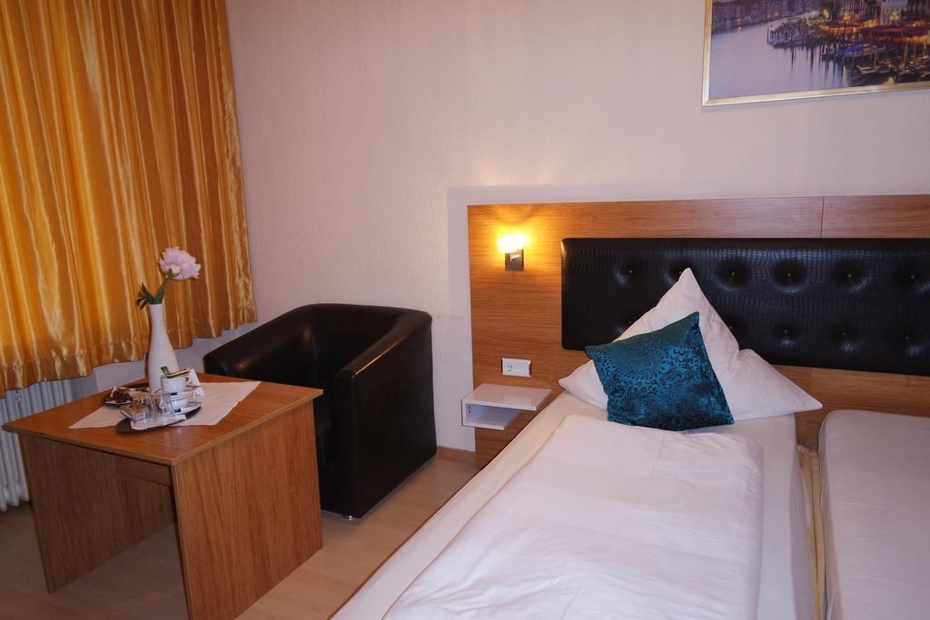 Hotel Drei Kronen ดอร์ทมุนด์ ภายนอก รูปภาพ