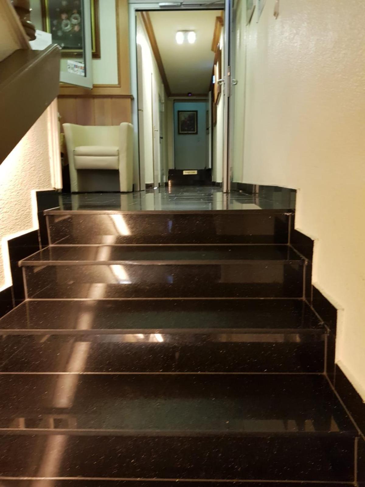Hotel Drei Kronen ดอร์ทมุนด์ ภายนอก รูปภาพ